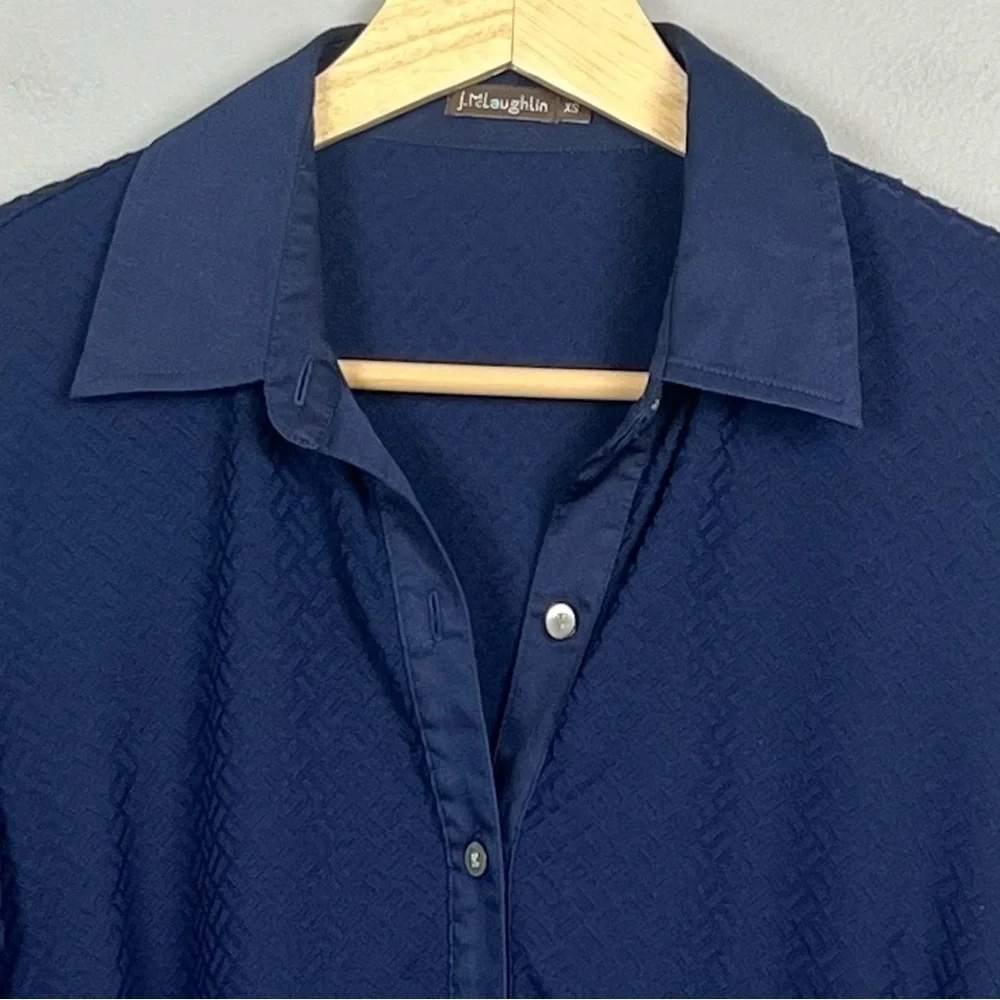 J.McLaughlin navy textured long sleeve button front fitted shirt, XS. - Picture 3 of 7